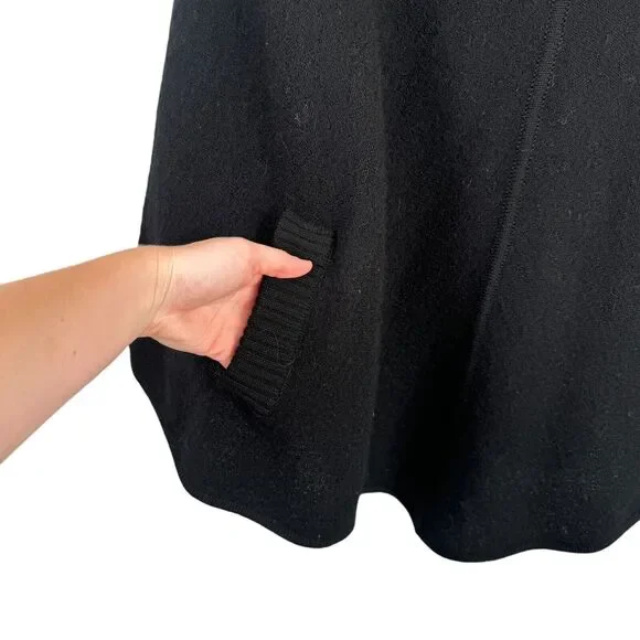 Clothes by Revue Black 100% Wool Sweater Poncho Pockets FLAW Womens Size Medium - Picture 3 of 9